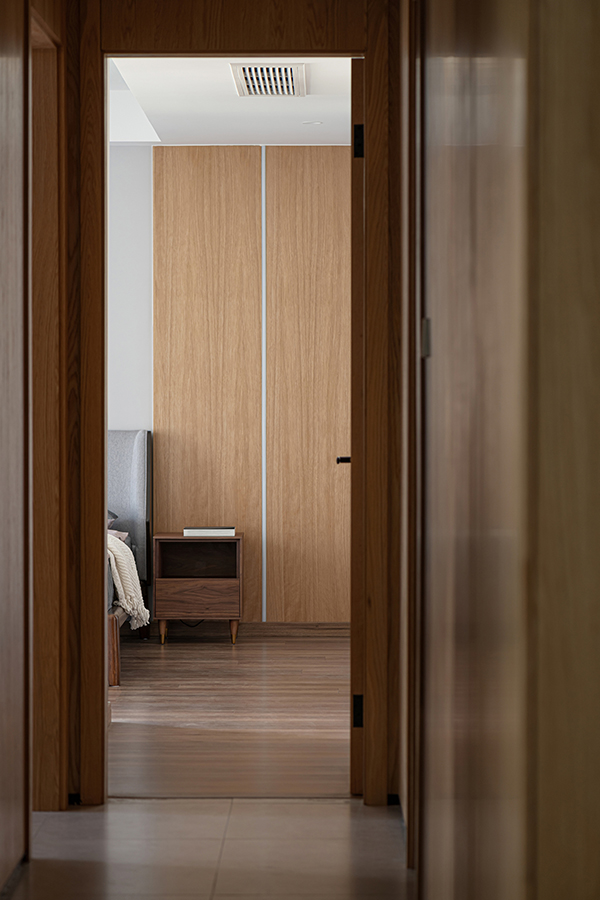 非梵家家居|现代日式装修案例：用木材呈现家中现代、温馨的感觉-主卧走廊