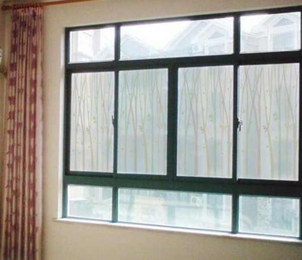 窗户不安装窗帘而是贴窗户膜，窗户膜怎么样呢？一起来看看